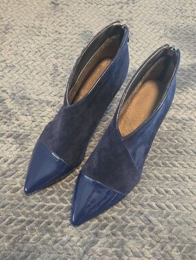 Women’s Navy Pointed Toe Ankle Boots Size 8
